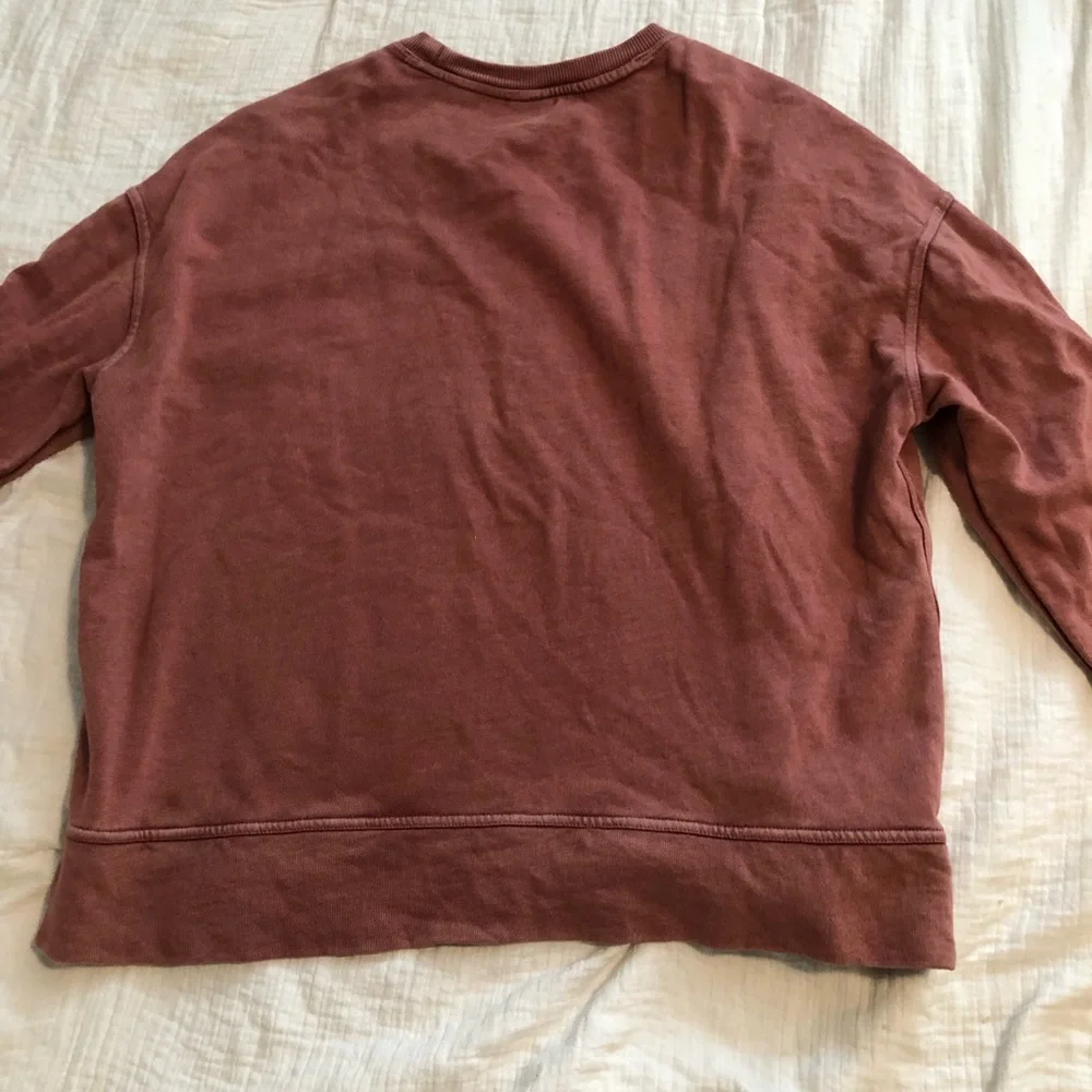 Universal Threads Pink Crewneck - Picture 6 of 8